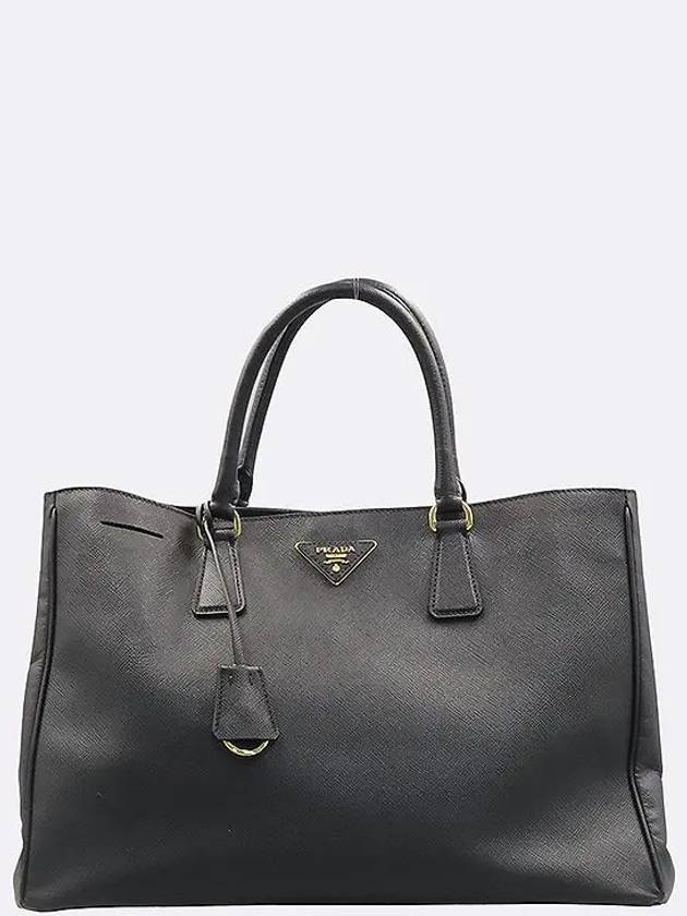 BN1844 SAFFIANO LUX black color triangle gold logo tote bag - PRADA - BALAAN 2