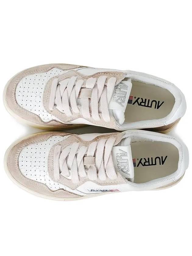 Women's Medalist Suede Lettering Low-Top Sneakers - AUTRY - BALAAN 4