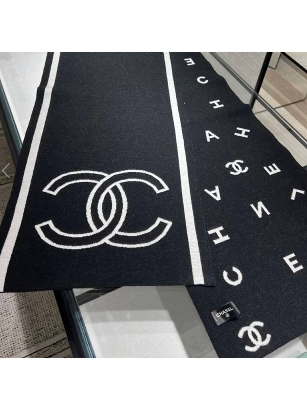 25C Cruise CC Logo Lettering Double sided Signature Muffler Black White Shawl AAA710 - CHANEL - BALAAN 1