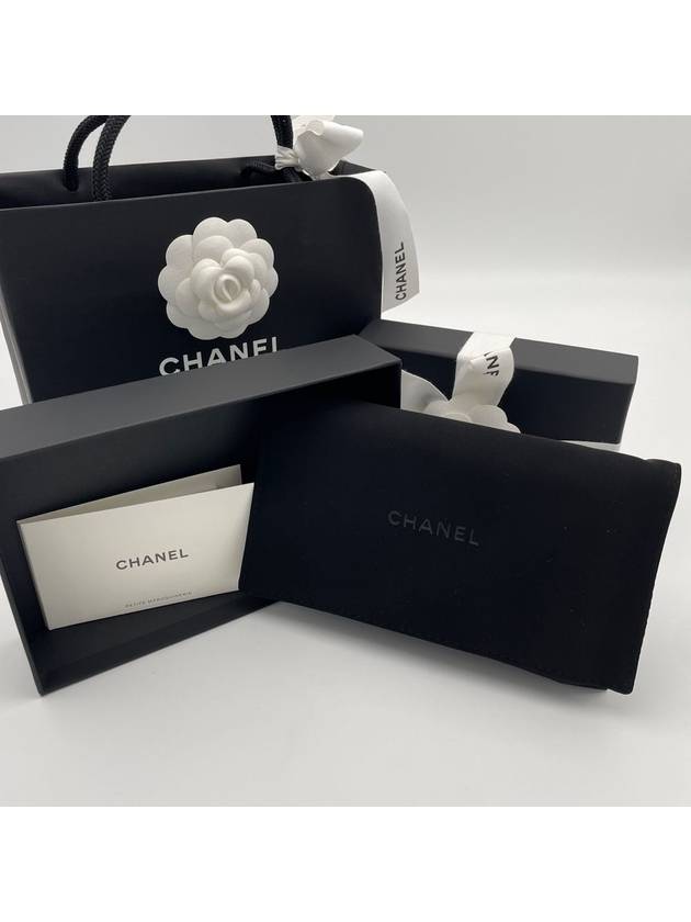 Classic Flap Wallet Grained Calfskin & Silver Black - CHANEL - BALAAN 11