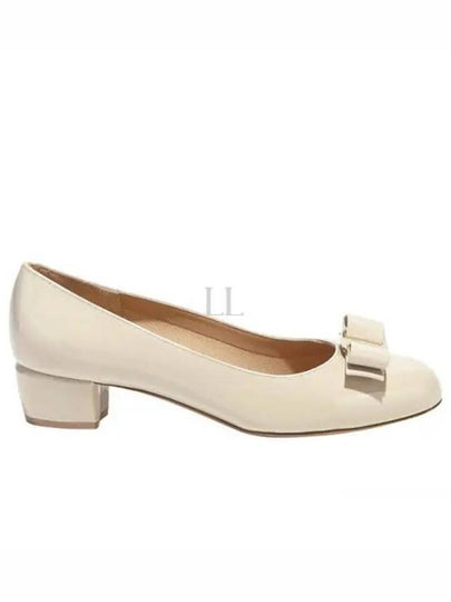 Vara Bow Patent Pumps White - SALVATORE FERRAGAMO - BALAAN 2