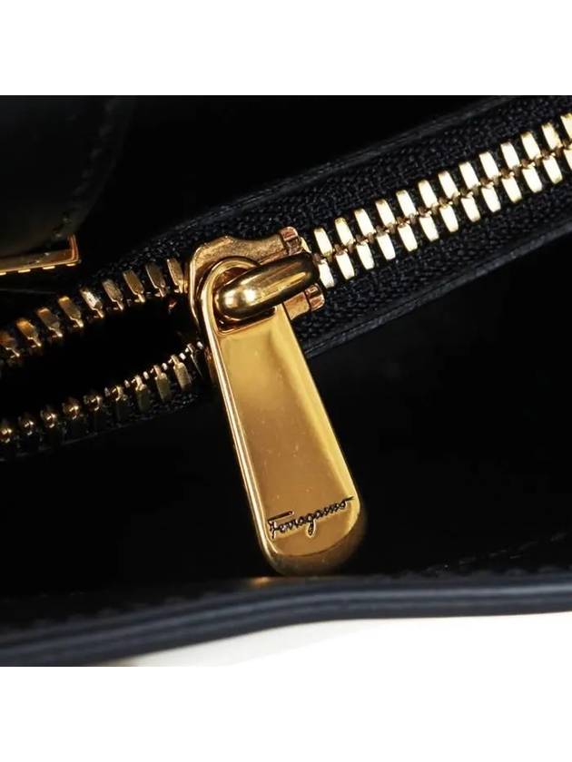 Trifolio Shoulder Bag Black - SALVATORE FERRAGAMO - BALAAN 11