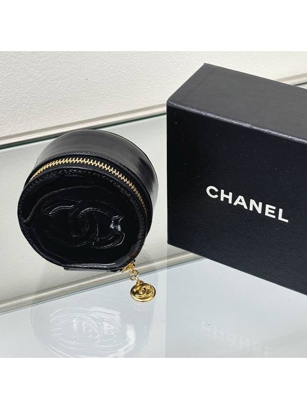 Black enamel 3rd division CC logo mini round cosmetic pouch coin purse 4VCHB32571 - CHANEL - BALAAN 1