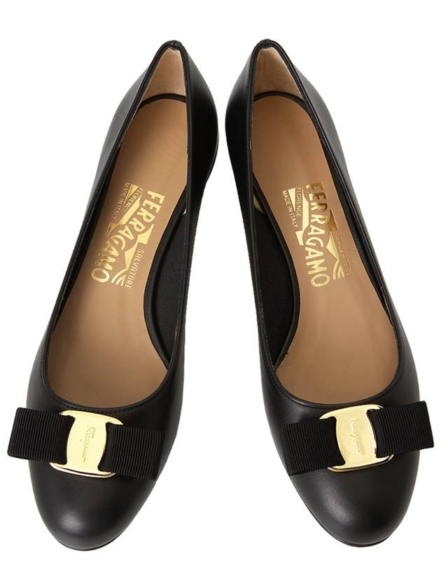 Women's Vara Pumps Black - SALVATORE FERRAGAMO - BALAAN 3