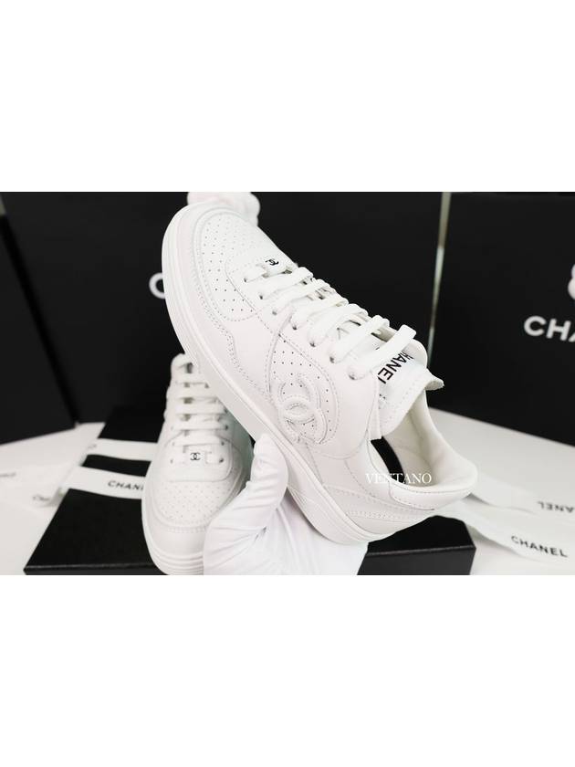 CC Logo Calfskin Low Top Sneakers White - CHANEL - BALAAN 7