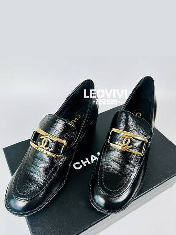 Gold CC Logo Moccasin Loafer Shoes Middle Heel Black Patent Calfskin 365 G39320 - CHANEL - BALAAN 1