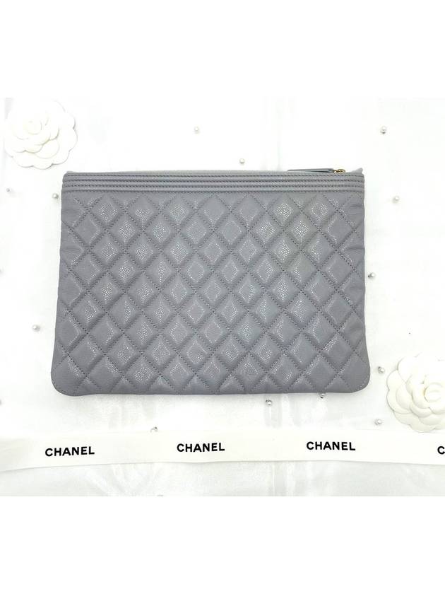 Boy Clutch Caviar Gray Medium Gold A84406 - CHANEL - BALAAN 7