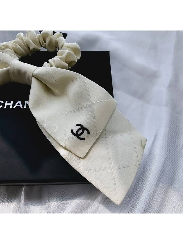 CC logo ribbon hair scrunchie silk scrunch tripe band tie white ivory AAA374 - CHANEL - BALAAN 2