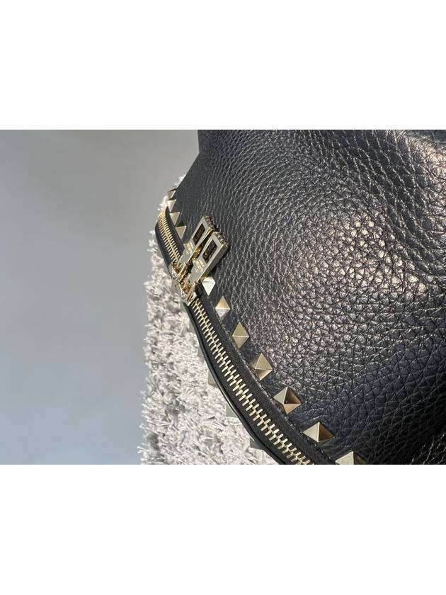 Women's Rockstud Leather Belt Bag Black - VALENTINO - BALAAN.