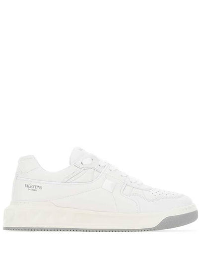 Men's One-Studded Leather Low-Top Sneakers White - VALENTINO - BALAAN 2