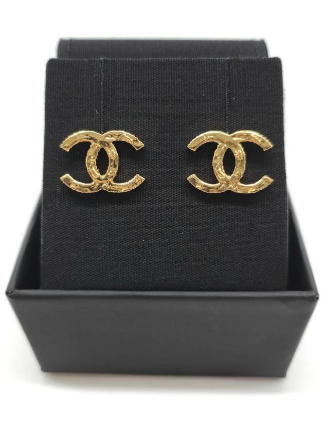 CC Logo Earrings Gold - CHANEL - BALAAN 3