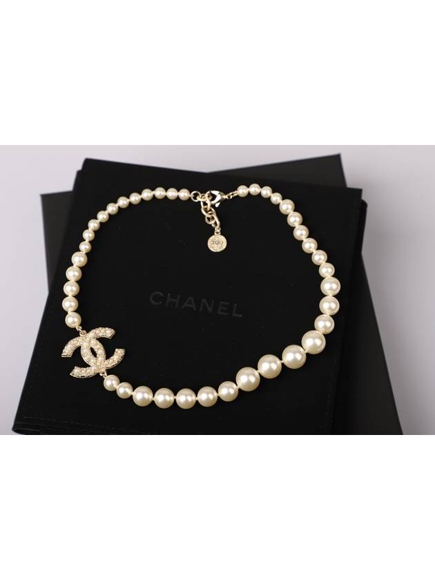 Necklace Metal Glass Pearls Resin & Gold Pearly White Crystal - CHANEL - BALAAN 6