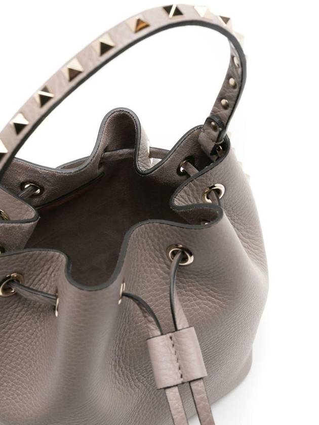 Rockstud Bucket Bag Moon Taupe - VALENTINO - BALAAN 4