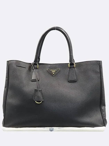 BN1844 SAFFIANO LUX black color triangle gold logo tote bag - PRADA - BALAAN 1