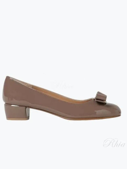 Vara Bow Patent Pumps Grey - SALVATORE FERRAGAMO - BALAAN 2