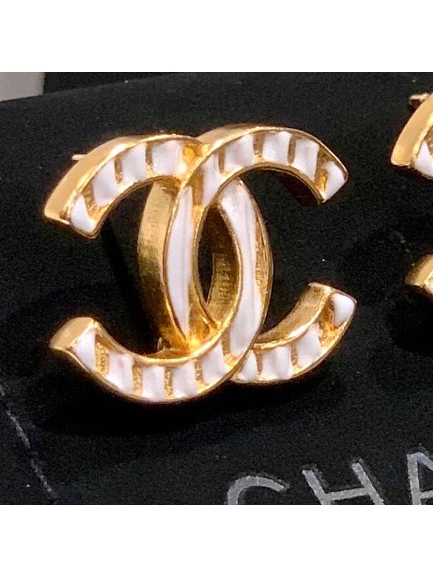 CC logo white gold vintage earrings - CHANEL - BALAAN 5