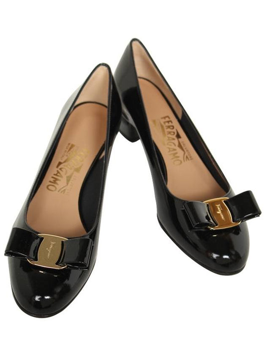 Vara Bow Patent Pumps Black - SALVATORE FERRAGAMO - BALAAN 2