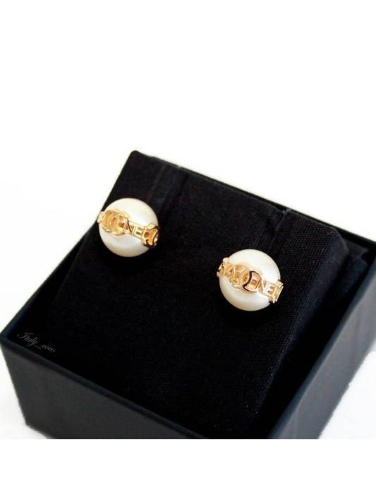 24C pearl CC logo lettering gold metal earrings ABB595 B14642 NS018 - CHANEL - BALAAN 2