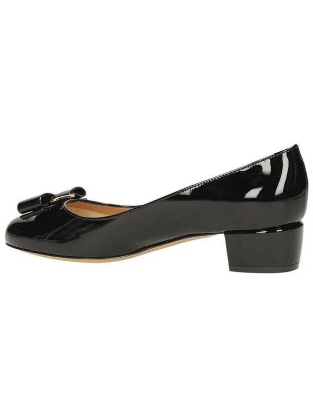 Vara Bow Patent Pumps Black - SALVATORE FERRAGAMO - BALAAN 4