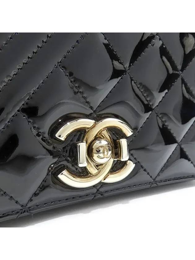 A92796 Black Patent Chevron COCO Boy Silver Logo Chain Shoulder Bag - CHANEL - BALAAN 5