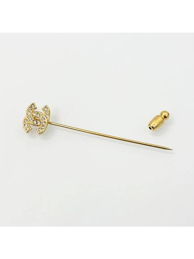 Gold Corkmark CC Logo Rhinestone Pin Brooch 4VCHA25710 - CHANEL - BALAAN 4