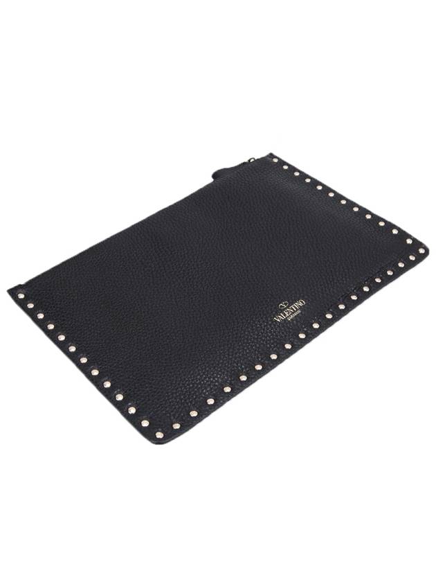 Rockstud Soft Grain Clutch Bag Black - VALENTINO - BALAAN 6