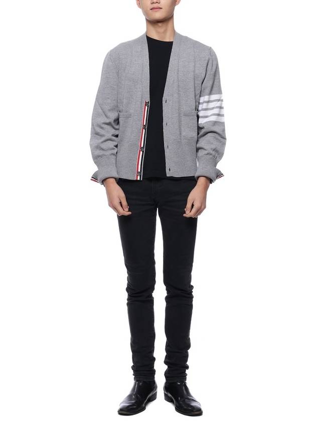 Men's 4 Bar Mr. Tom Icon Intarsia Bag Classic Merino Wool Cardigan Grey - THOM BROWNE - BALAAN 4