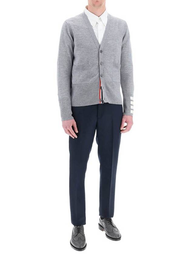 Men's Fine Merino Wool 4 Bar Cuff V-Neck Cardigan Grey - THOM BROWNE - BALAAN 6