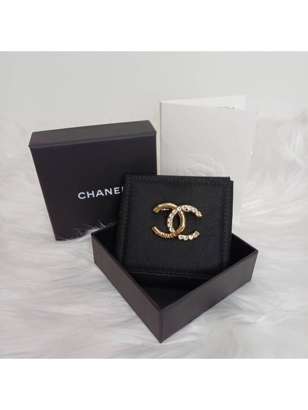 CC logo brooch ABD106 - CHANEL - BALAAN 1