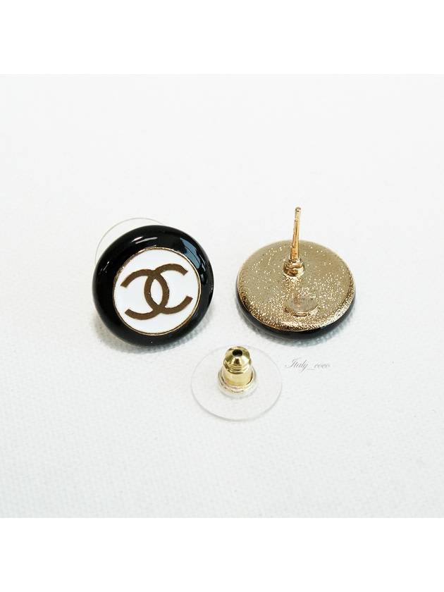 CC logo two tone round black white earrings ABC997 B16125 NW385 - CHANEL - BALAAN 8