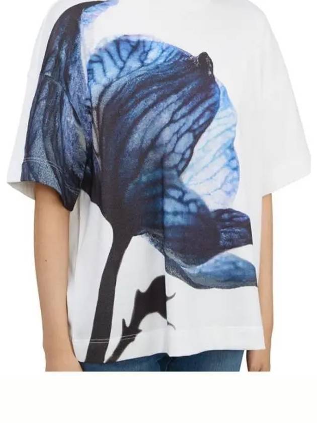 Women's Flower Print Short Sleeve T-Shirt White Blue - ALEXANDER MCQUEEN - BALAAN 2