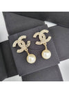 CC Metal Logo Pearl Earrings Gold - CHANEL - BALAAN 4