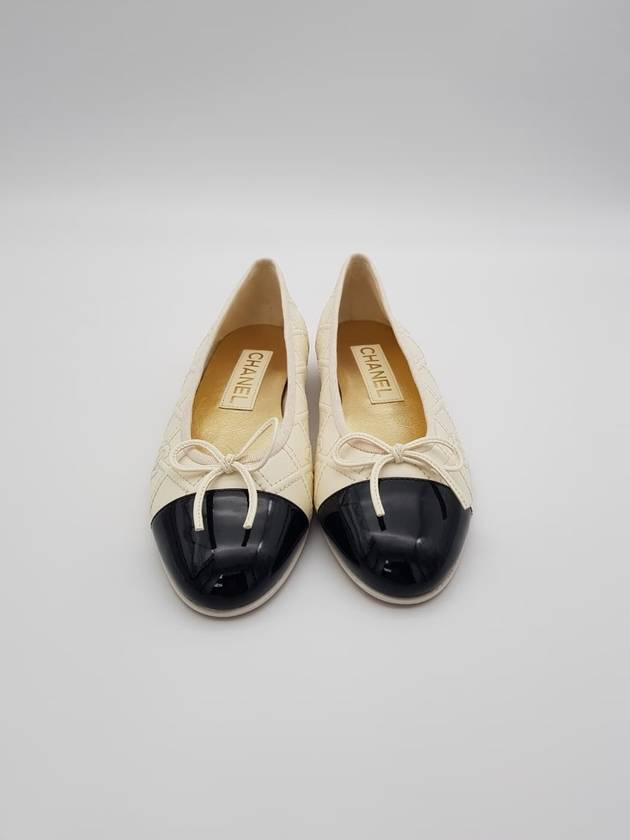 Lambskin Patent Calfskin Ballerina Flats Ivory Black - CHANEL - BALAAN 4