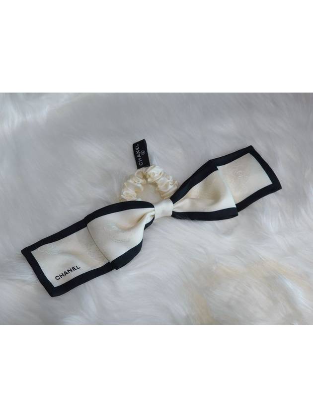 Hair Chouchou Ribbon Silk Scrunch White - CHANEL - BALAAN 5