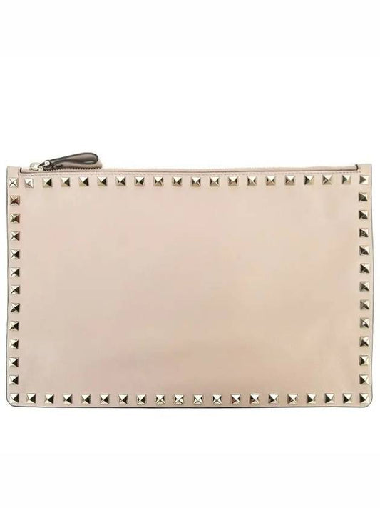 Rockstud Leather Clutch Bag Beige - VALENTINO - BALAAN 2