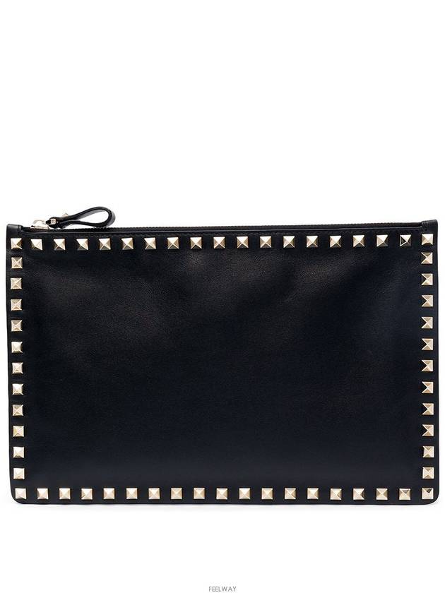 Rockstud Leather Clutch Bag Black - VALENTINO - BALAAN 2