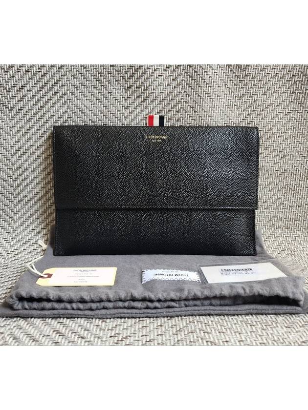 Pebble grain clutch bag - THOM BROWNE - BALAAN 1